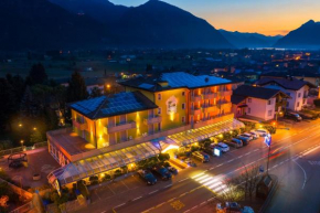 Отель Hotel Castel Lodron  Сторо